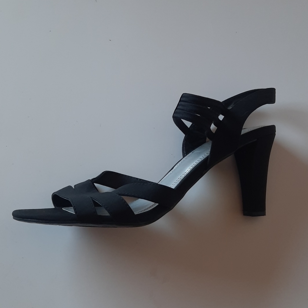 Strappy sandal